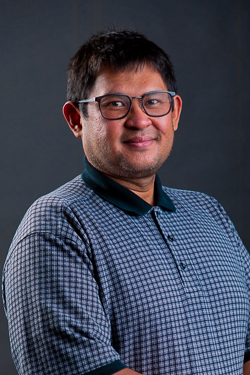 headshot of Arvin Cruz