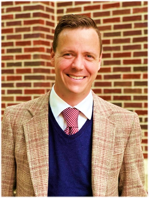 headshot of Robert Lloyd